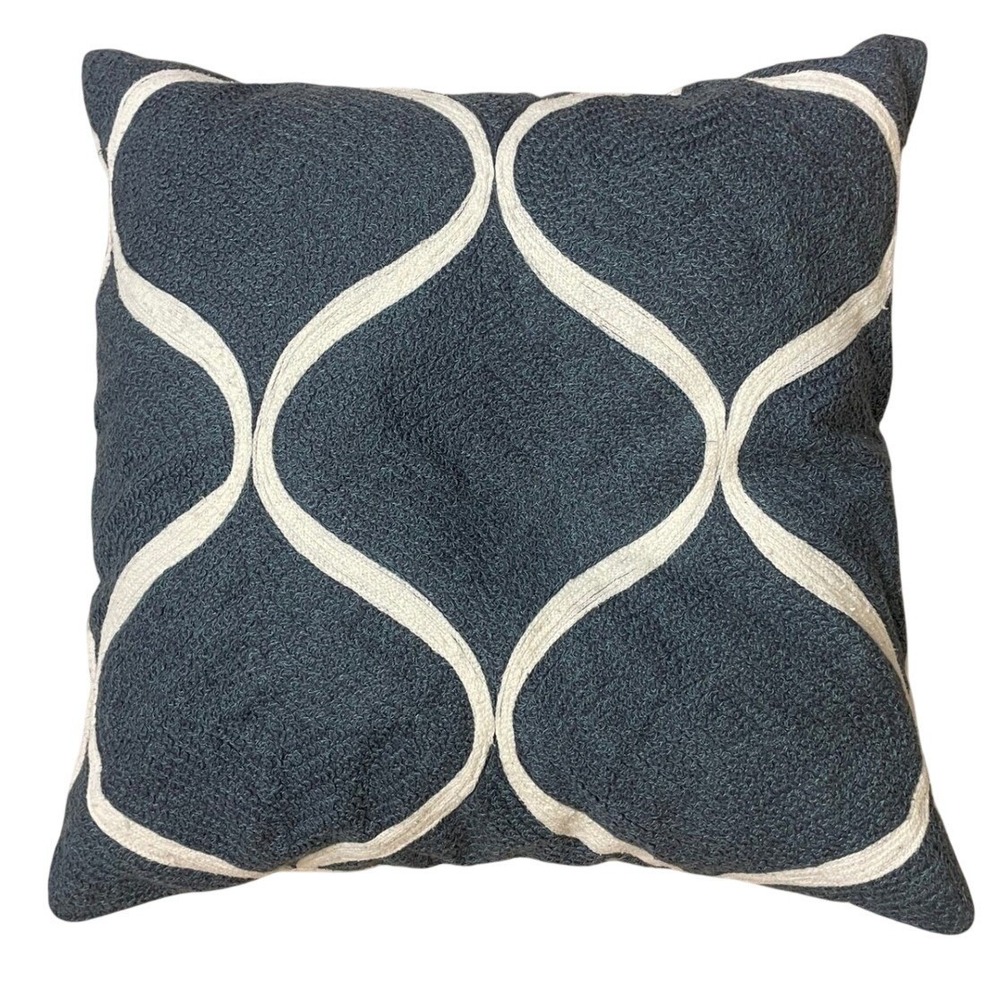 Set of 2 Pottery Barn Embroidered Pillow Covers w/ inserts Blue Grey‎ 18x18" EUC